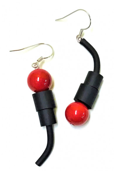 SC Rebel earrings - blk/red